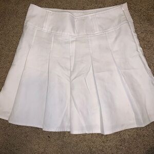 Cute white skirt, zipper on side